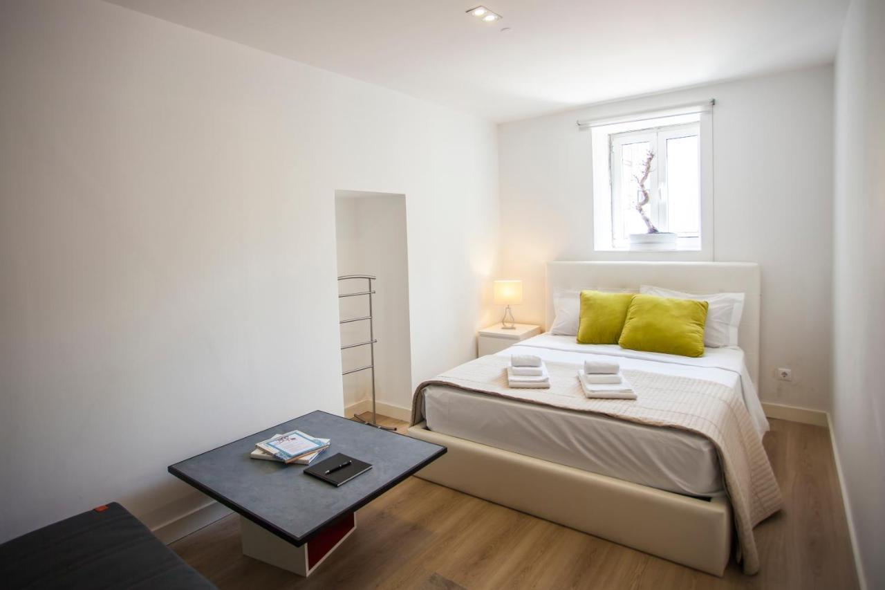 Amalia Apartments In Santos Lisbon Bagian luar foto