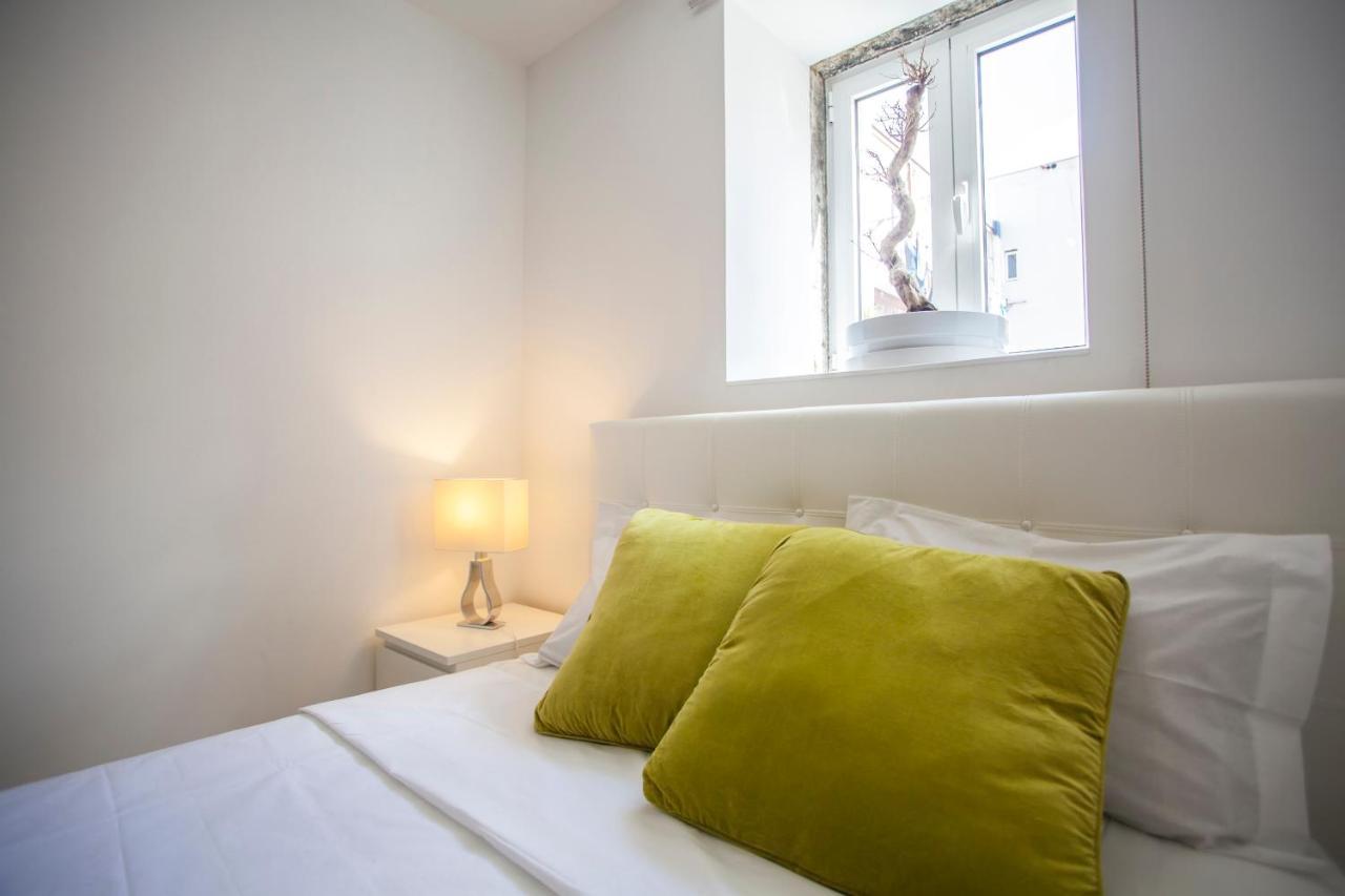 Amalia Apartments In Santos Lisbon Bagian luar foto